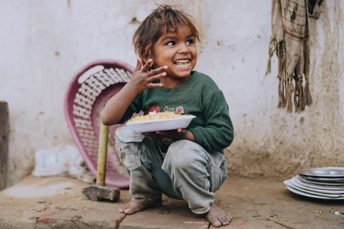 ASWA Iftar Dhasterkhuwan distributing food to poor families during Ramzan.